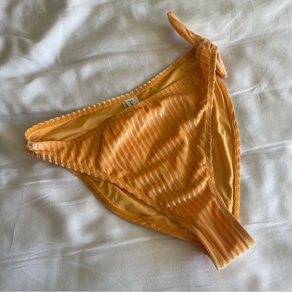 NWT Dippin’ Daisy’s Ribbed Bikini Bottom - Picture 2 of 6